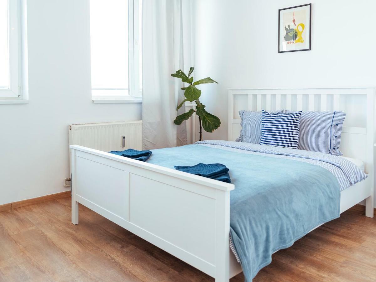 Parkview Apartment - Spectacular View & 2 Bedrooms Bukarest Exteriör bild