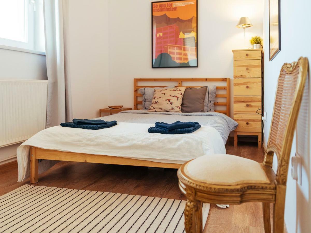 Parkview Apartment - Spectacular View & 2 Bedrooms Bukarest Exteriör bild